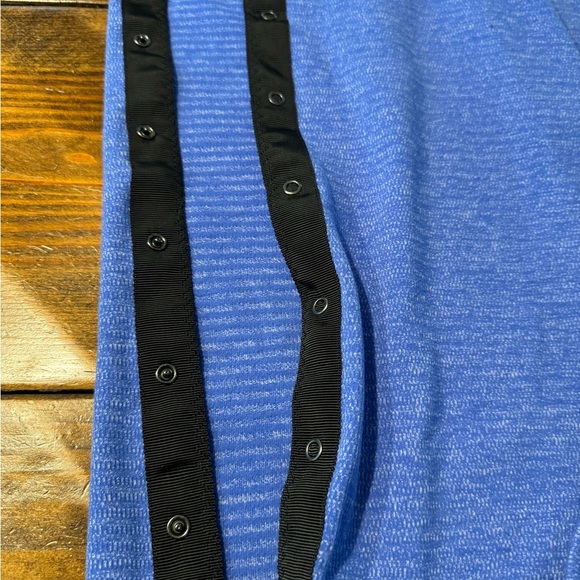 Lululemon Vinyasa Scarf. Blue with snaps - Picture 8 of 9